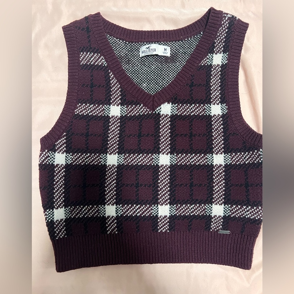 HOLLISTER Slim Crop Sweater Vest Size M